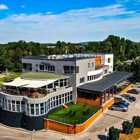 Hotel Kristaly Konferencia & Wellness Ajka エクステリア 写真