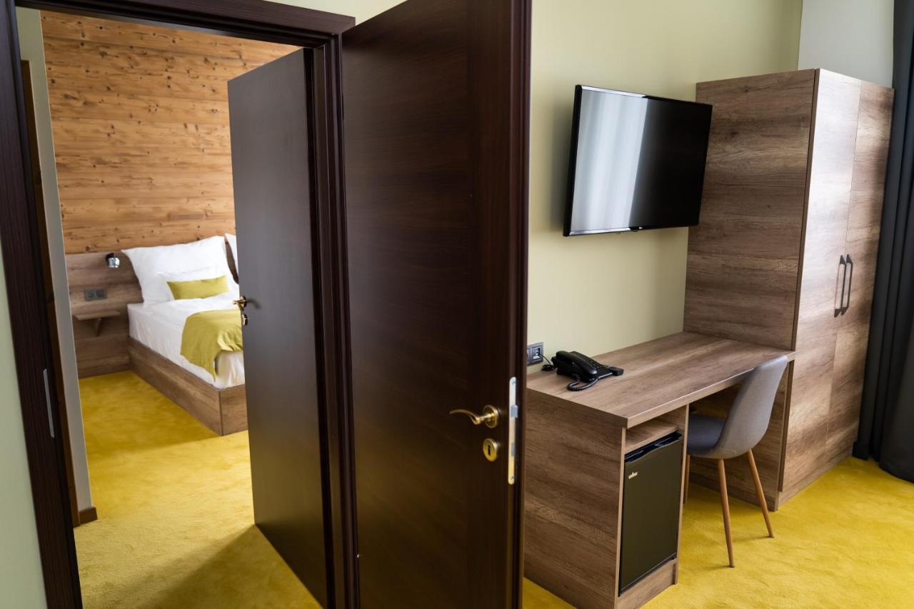Hotel Kristaly Konferencia & Wellness Ajka エクステリア 写真