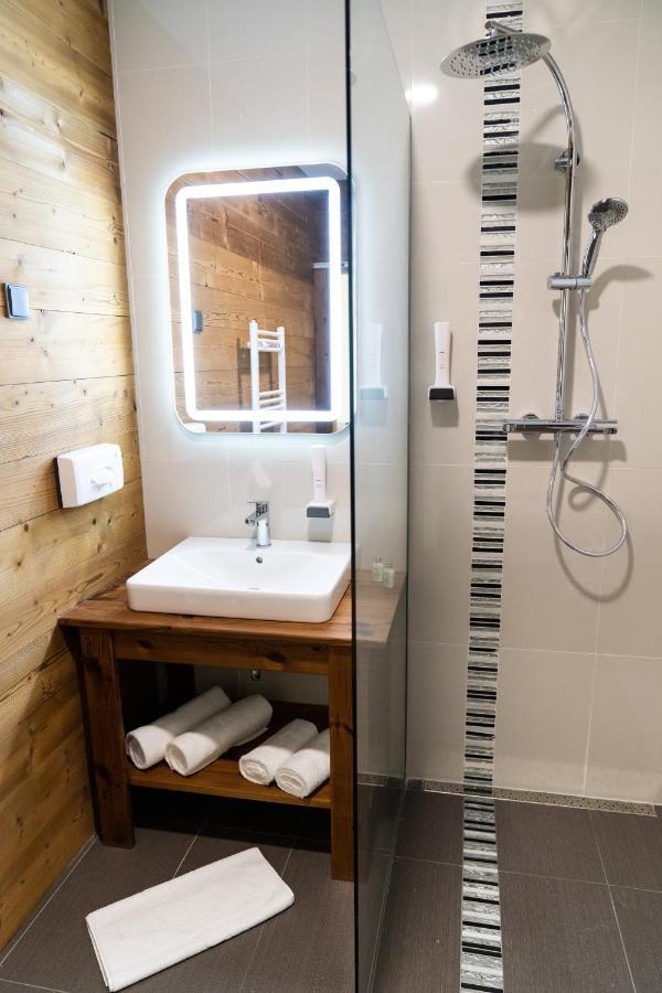 Hotel Kristaly Konferencia & Wellness Ajka エクステリア 写真
