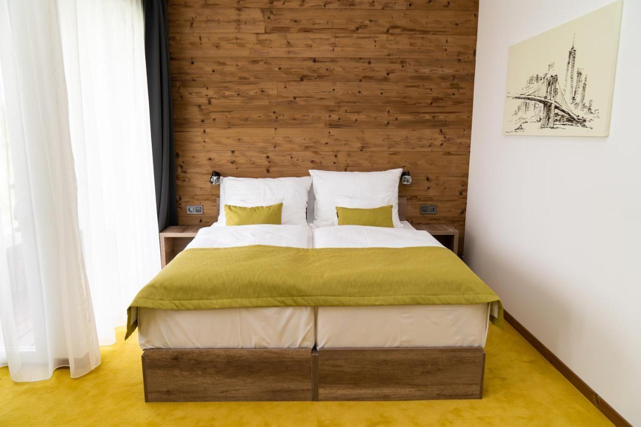 Hotel Kristaly Konferencia & Wellness Ajka エクステリア 写真