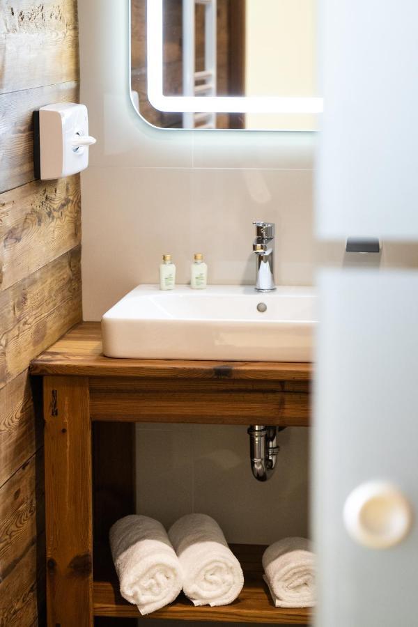 Hotel Kristaly Konferencia & Wellness Ajka エクステリア 写真