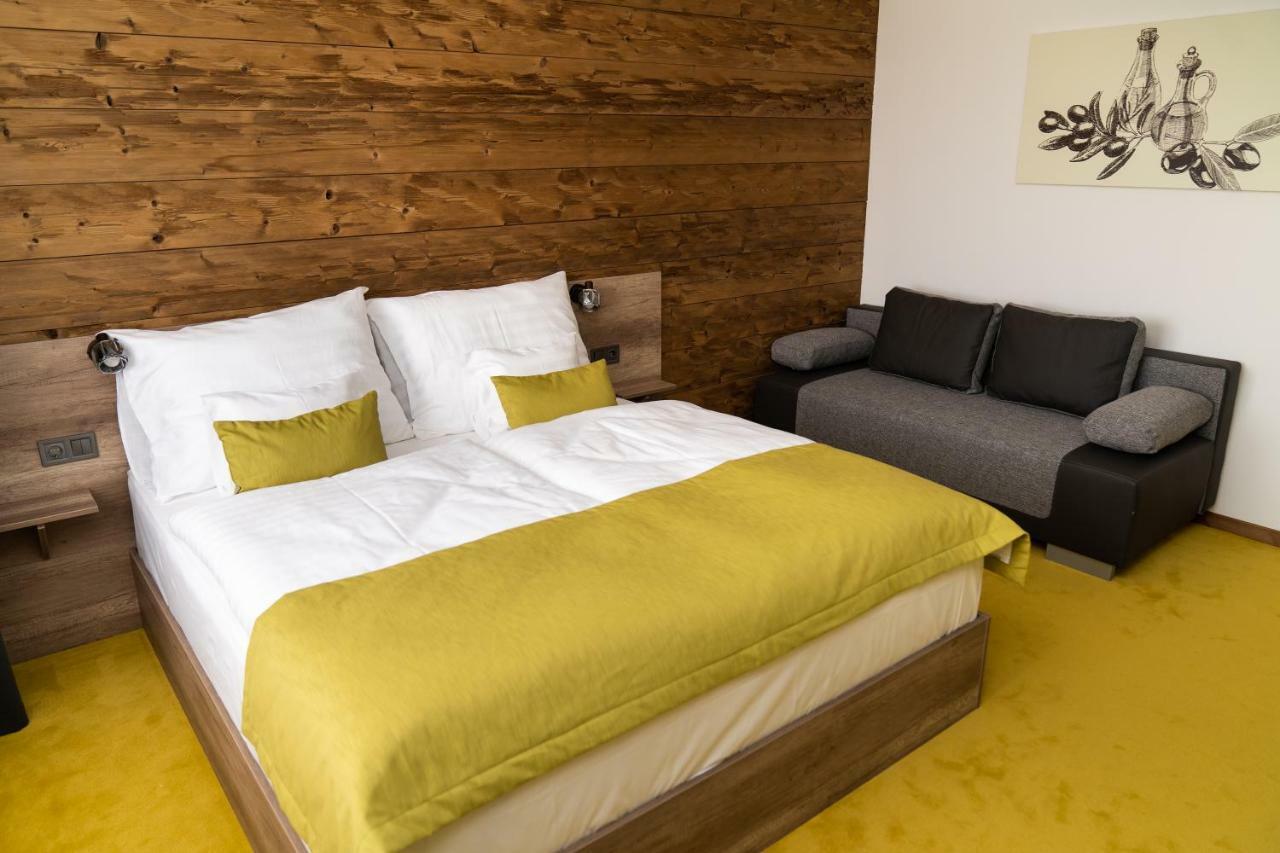 Hotel Kristaly Konferencia & Wellness Ajka エクステリア 写真