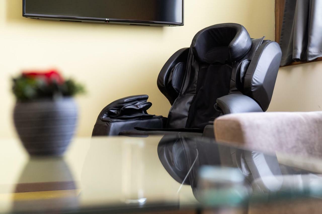 Hotel Kristaly Konferencia & Wellness Ajka エクステリア 写真