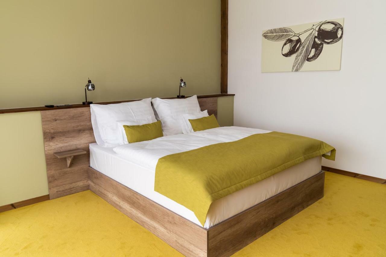 Hotel Kristaly Konferencia & Wellness Ajka エクステリア 写真