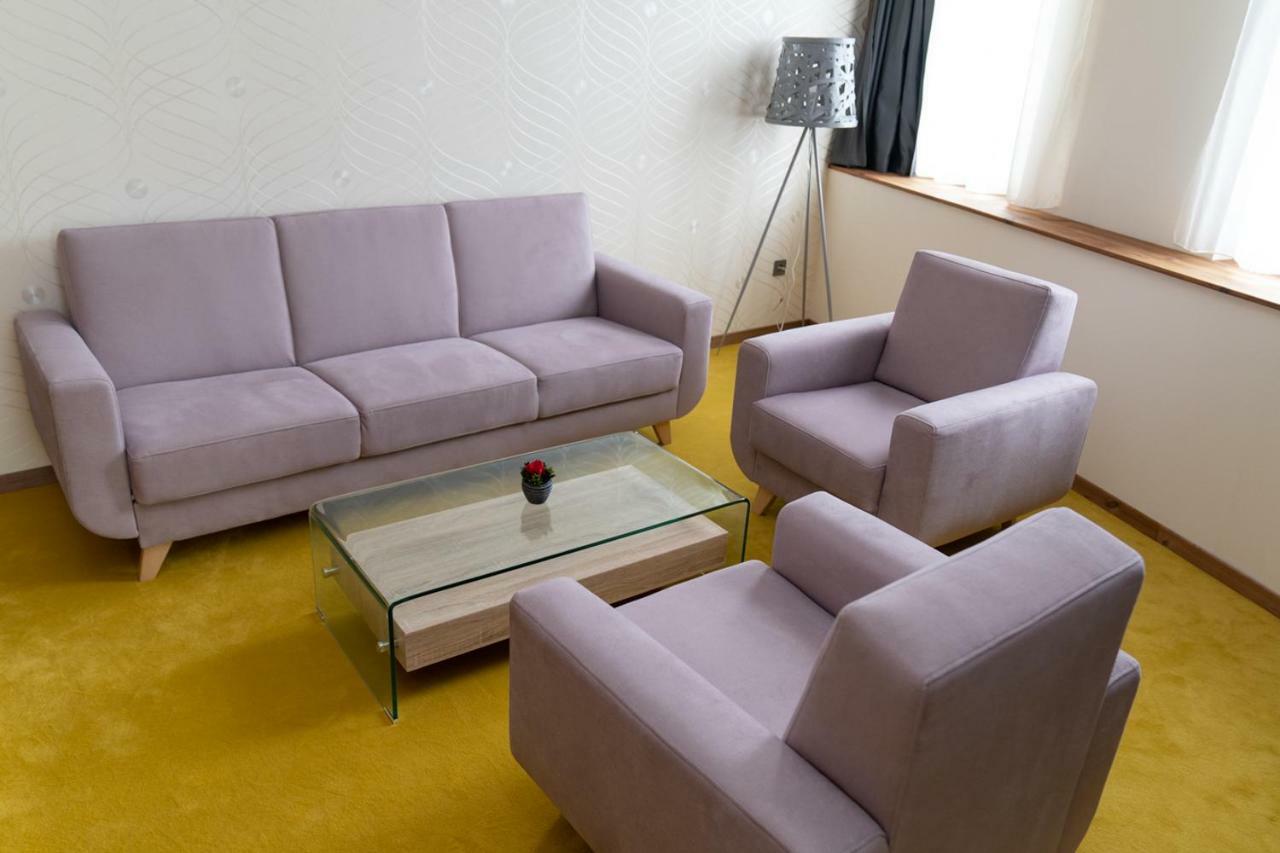 Hotel Kristaly Konferencia & Wellness Ajka エクステリア 写真