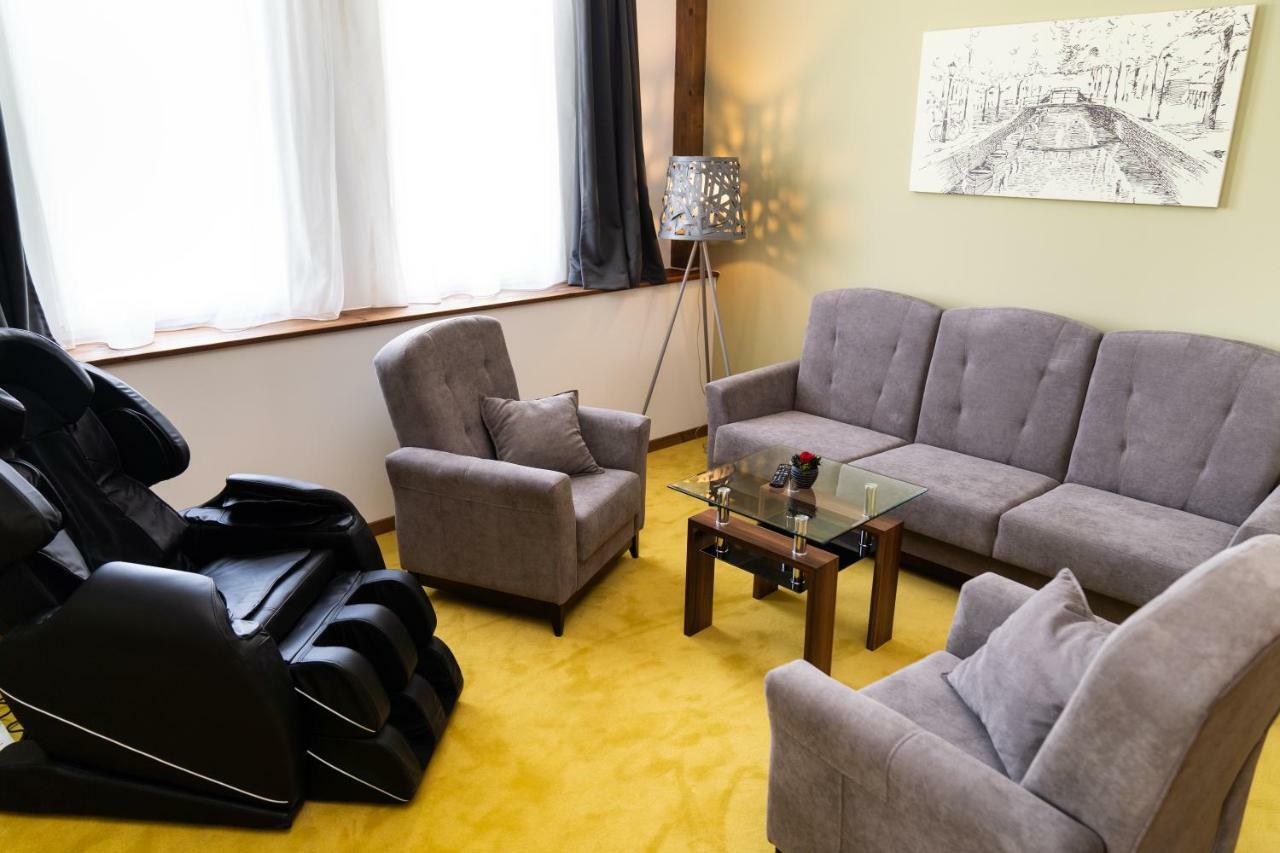 Hotel Kristaly Konferencia & Wellness Ajka エクステリア 写真