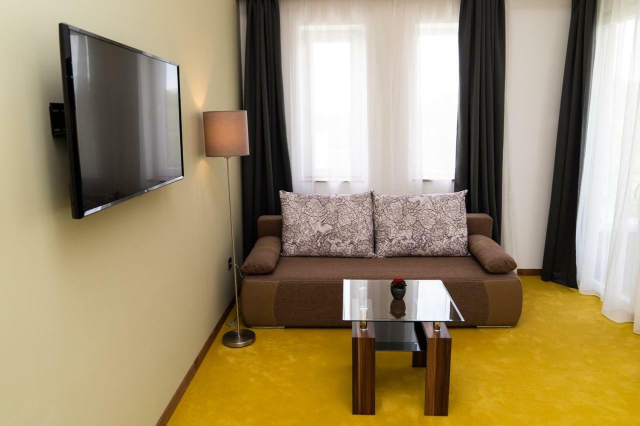 Hotel Kristaly Konferencia & Wellness Ajka エクステリア 写真