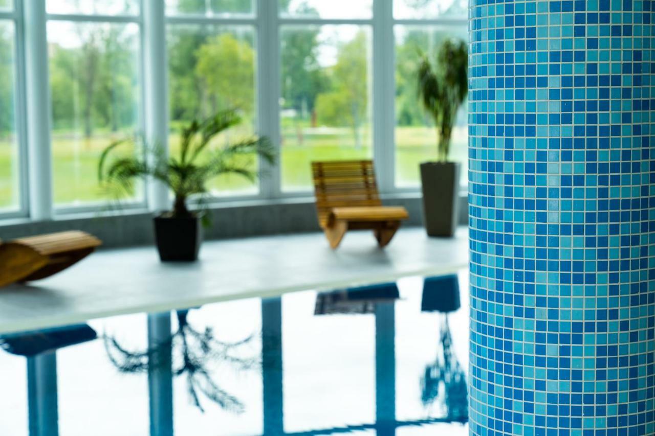 Hotel Kristaly Konferencia & Wellness Ajka エクステリア 写真